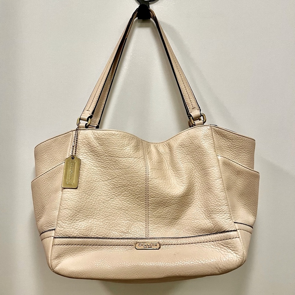 Coach Park Leather Carrier Tote Purse (authentic)